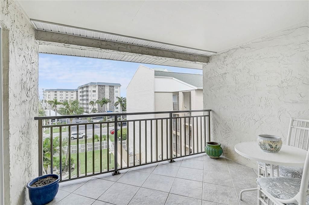 For Sale: $369,900 (1 beds, 1 baths, 756 Square Feet)