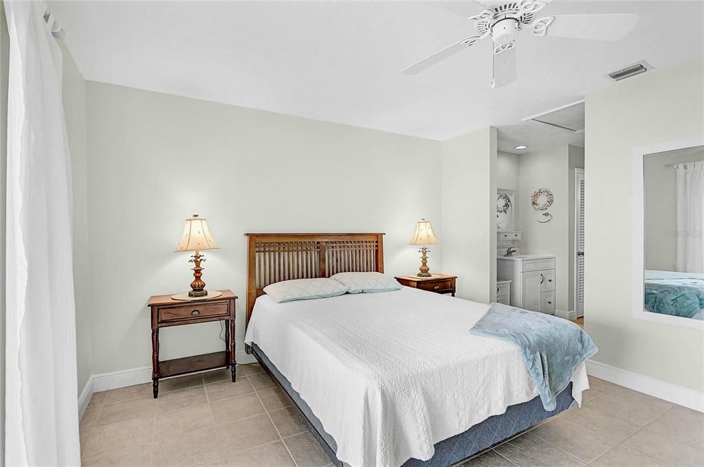 For Sale: $369,900 (1 beds, 1 baths, 756 Square Feet)