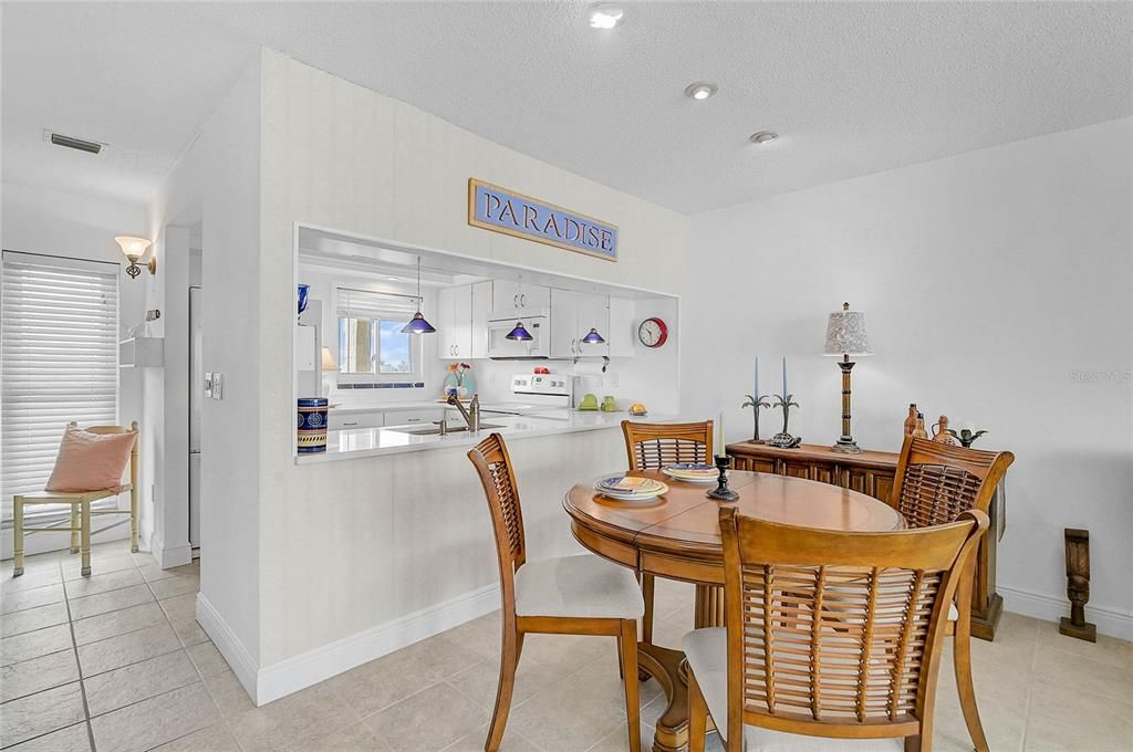 For Sale: $369,900 (1 beds, 1 baths, 756 Square Feet)