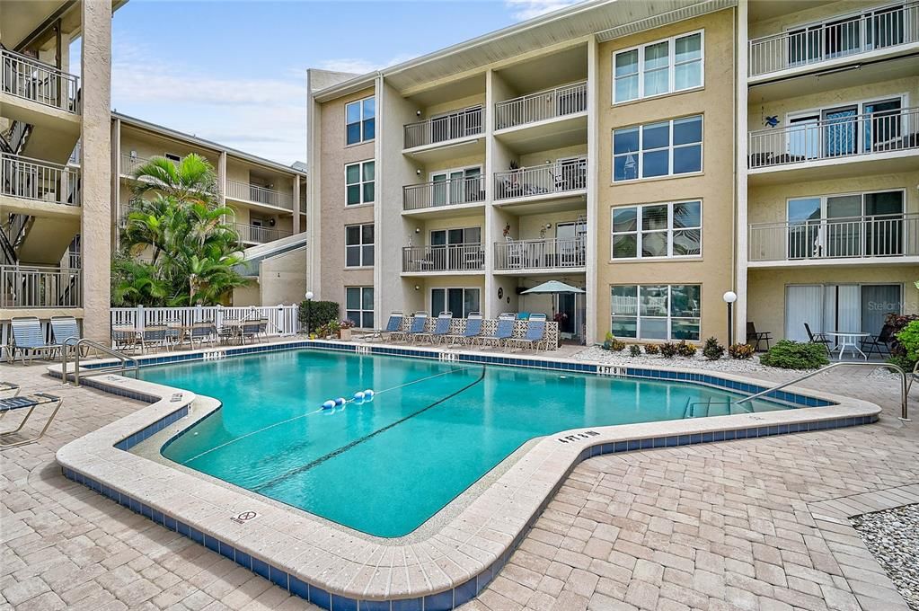 For Sale: $369,900 (1 beds, 1 baths, 756 Square Feet)