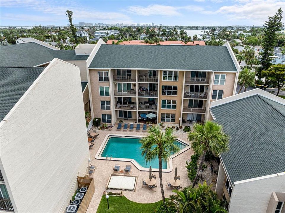 For Sale: $369,900 (1 beds, 1 baths, 756 Square Feet)