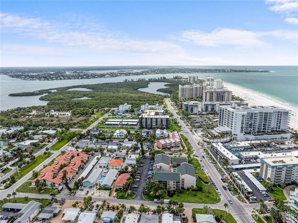 For Sale: $369,900 (1 beds, 1 baths, 756 Square Feet)