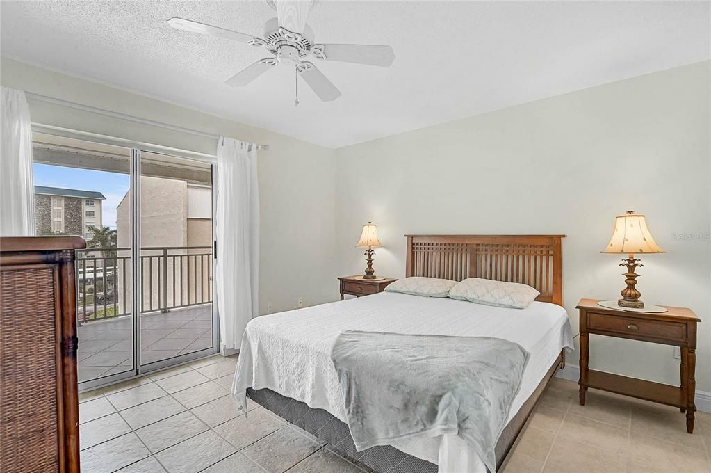 For Sale: $369,900 (1 beds, 1 baths, 756 Square Feet)