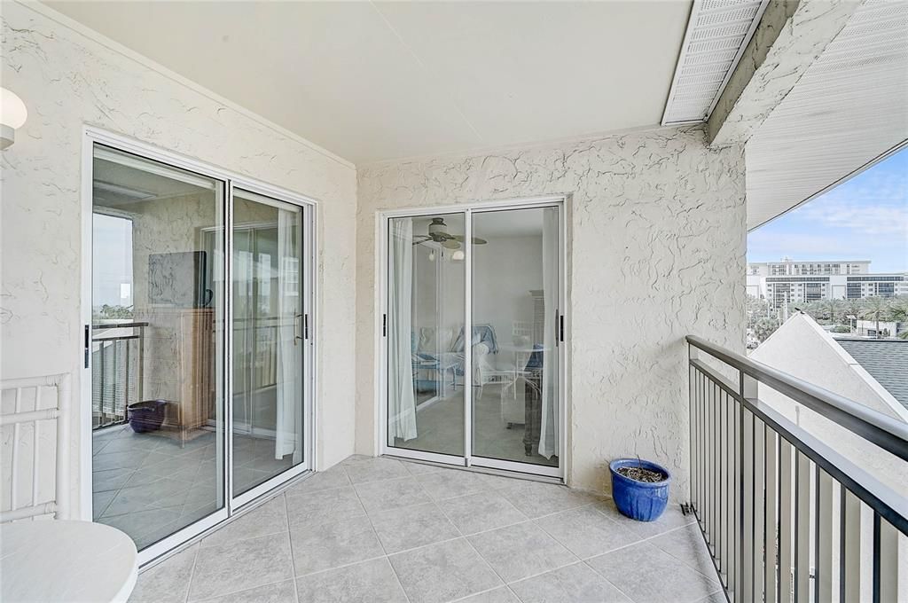 For Sale: $369,900 (1 beds, 1 baths, 756 Square Feet)