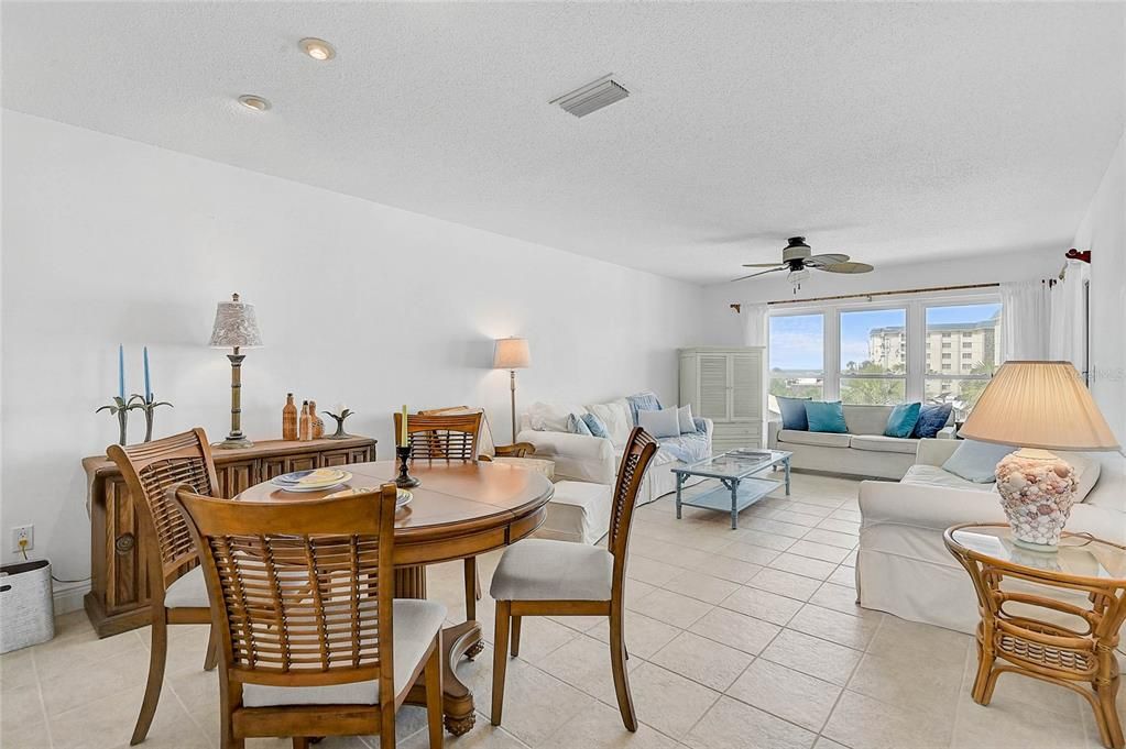 For Sale: $369,900 (1 beds, 1 baths, 756 Square Feet)