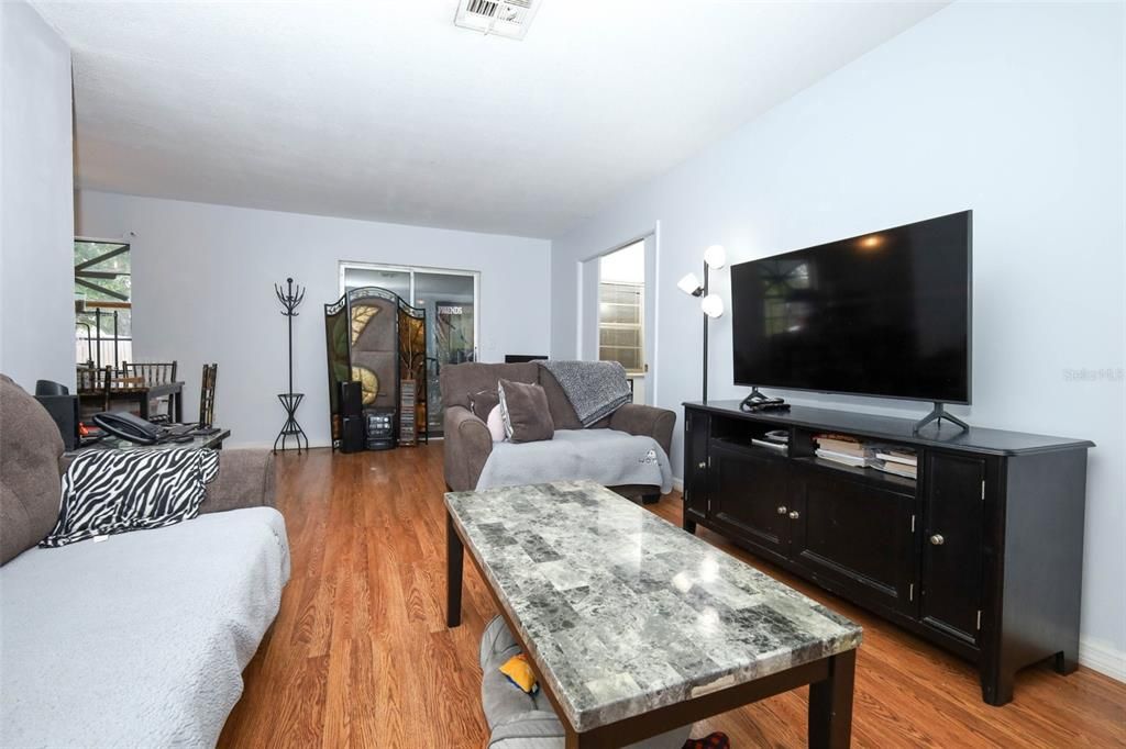 For Sale: $260,000 (3 beds, 2 baths, 1132 Square Feet)