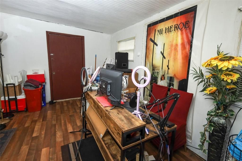 For Sale: $260,000 (3 beds, 2 baths, 1132 Square Feet)