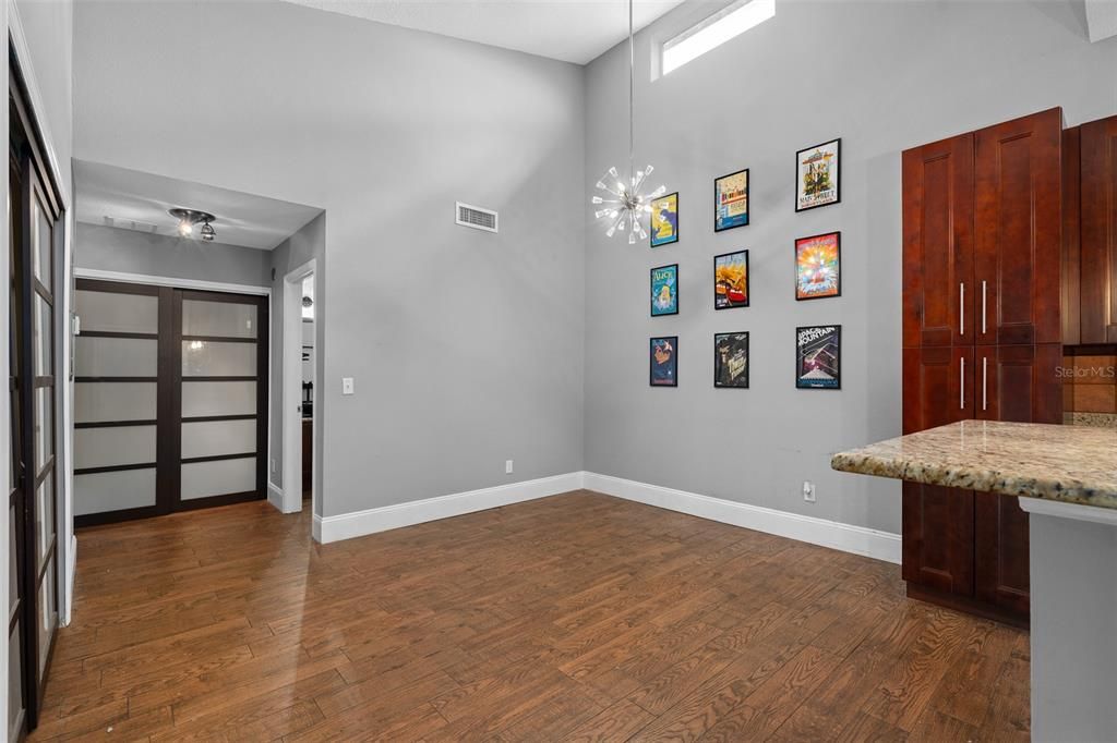 For Sale: $170,000 (2 beds, 2 baths, 1053 Square Feet)