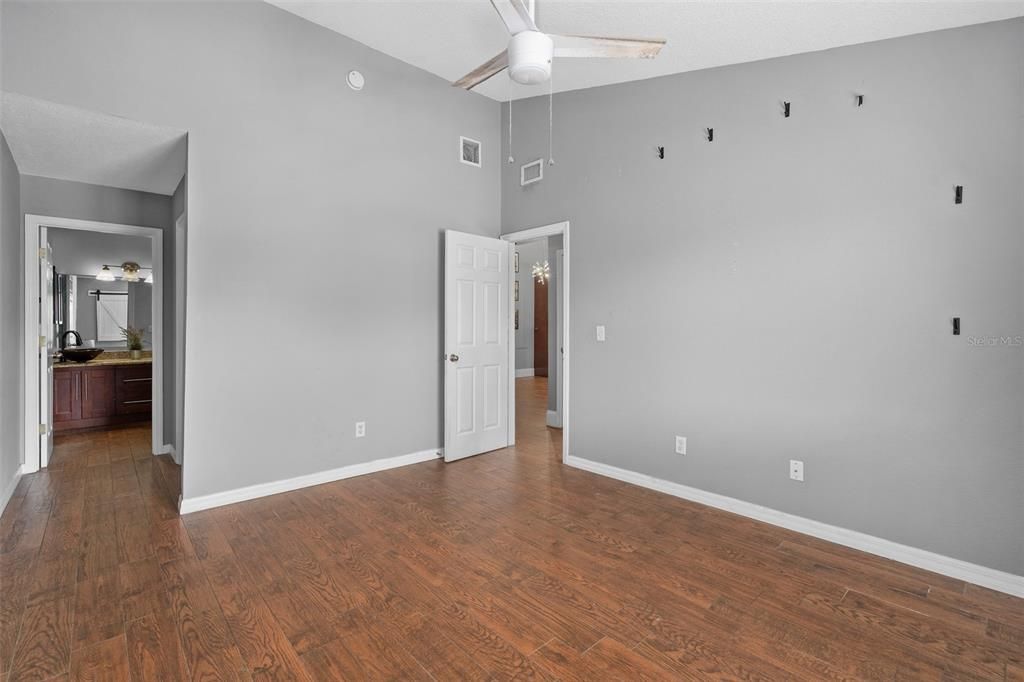 For Sale: $170,000 (2 beds, 2 baths, 1053 Square Feet)