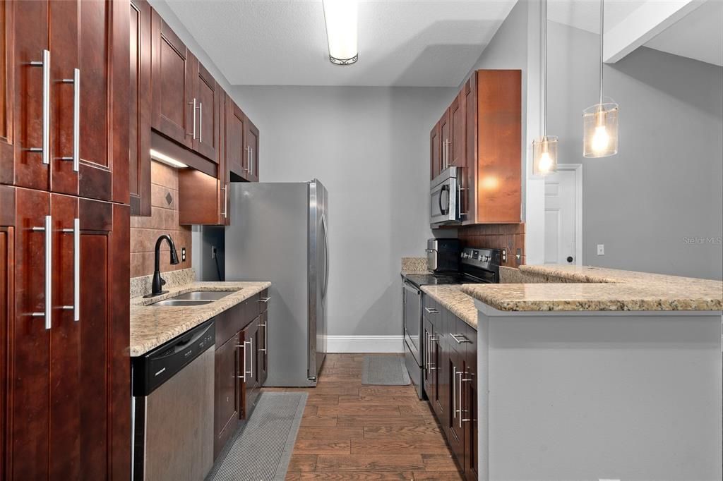 For Sale: $170,000 (2 beds, 2 baths, 1053 Square Feet)
