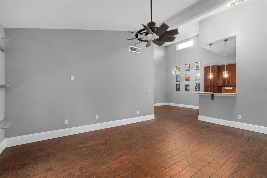 For Sale: $170,000 (2 beds, 2 baths, 1053 Square Feet)