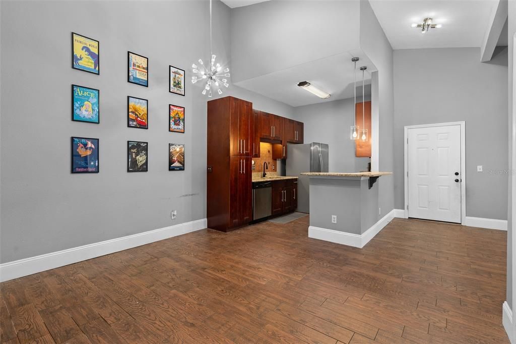For Sale: $170,000 (2 beds, 2 baths, 1053 Square Feet)