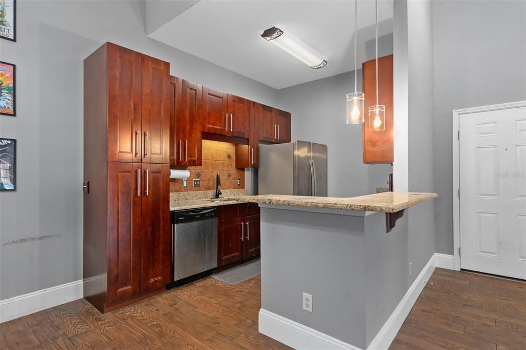 For Sale: $170,000 (2 beds, 2 baths, 1053 Square Feet)