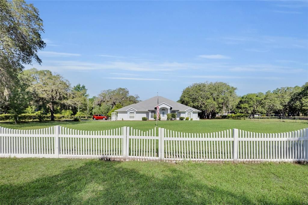 For Sale: $625,000 (4 beds, 3 baths, 2999 Square Feet)