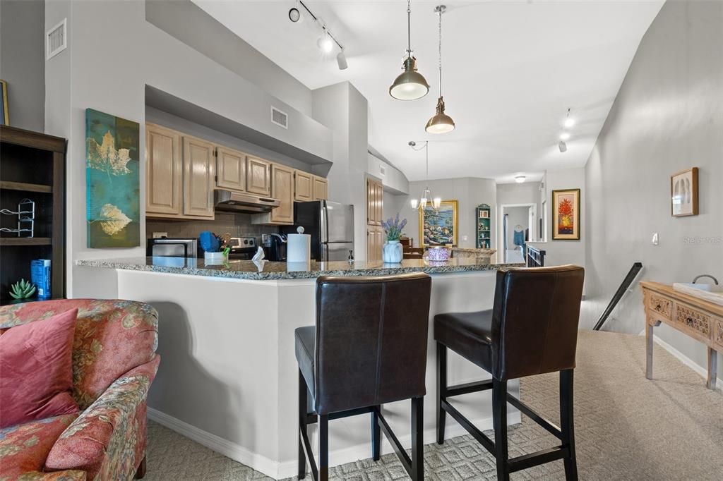 For Rent: $2,550 (1 beds, 1 baths, 815 Square Feet)