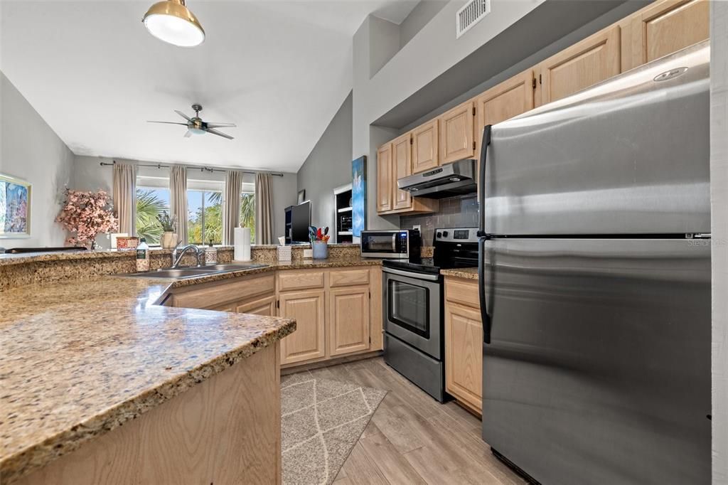 For Rent: $2,550 (1 beds, 1 baths, 815 Square Feet)