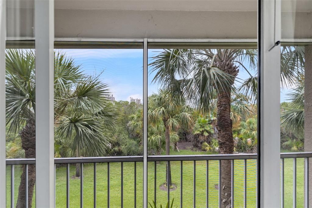 For Rent: $2,550 (1 beds, 1 baths, 815 Square Feet)