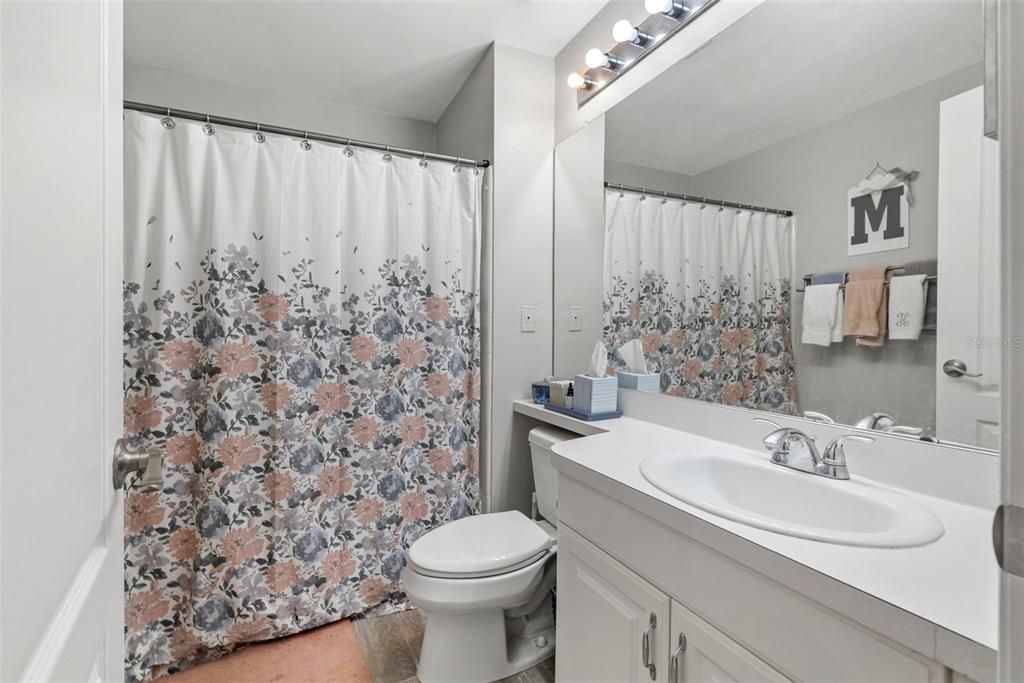 For Rent: $2,550 (1 beds, 1 baths, 815 Square Feet)