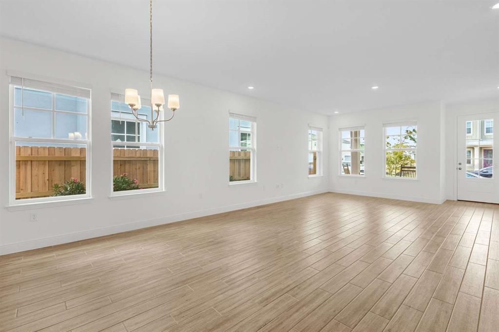 For Sale: $608,000 (3 beds, 2 baths, 1976 Square Feet)
