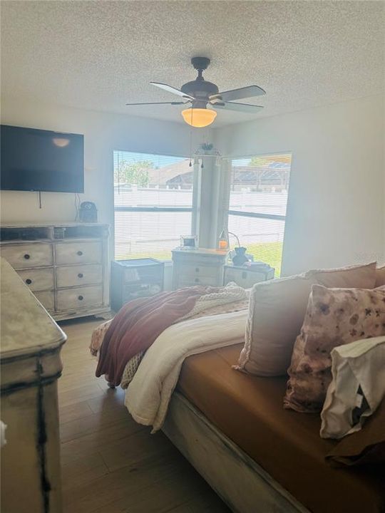For Sale: $270,000 (3 beds, 2 baths, 1176 Square Feet)