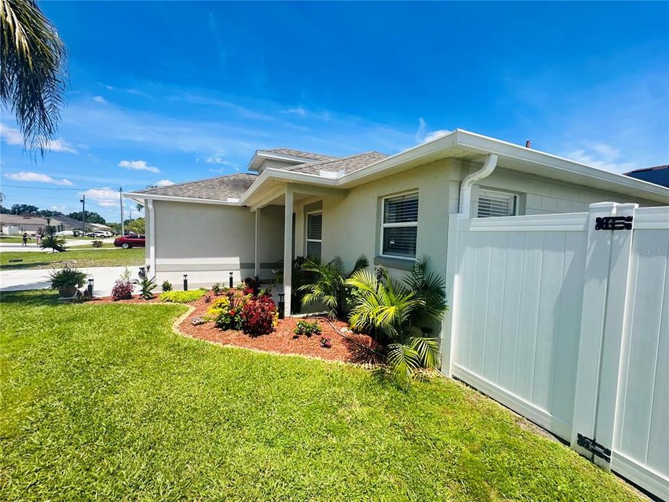 For Sale: $270,000 (3 beds, 2 baths, 1176 Square Feet)