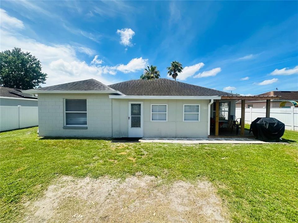 For Sale: $270,000 (3 beds, 2 baths, 1176 Square Feet)