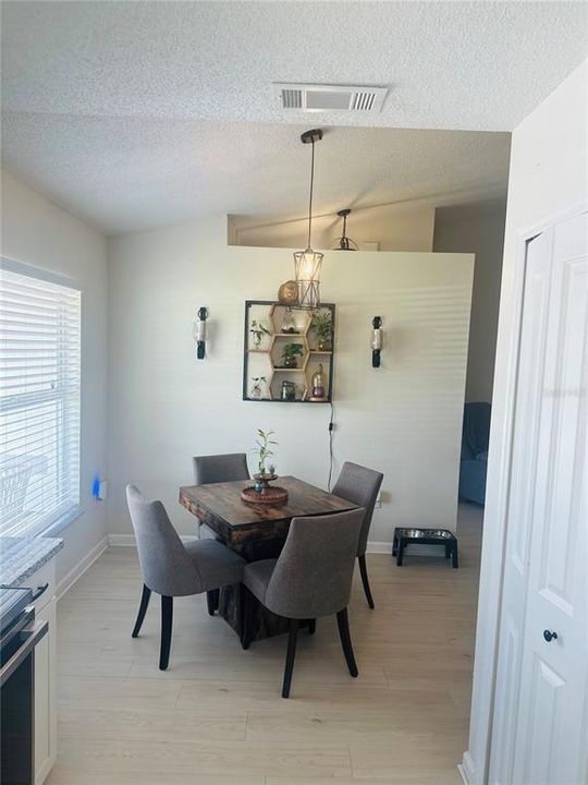 For Sale: $270,000 (3 beds, 2 baths, 1176 Square Feet)