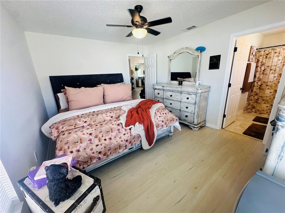 For Sale: $270,000 (3 beds, 2 baths, 1176 Square Feet)