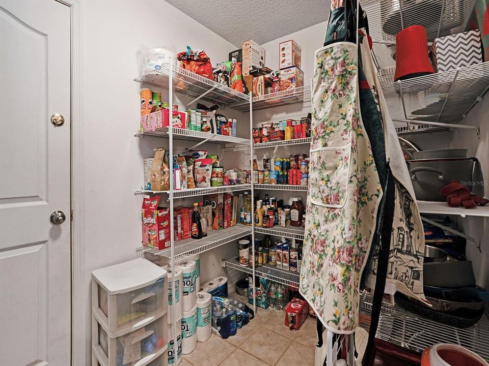 На продажу: $590,000 (6 спален, 3 ванн, 3155 Квадратных фут)