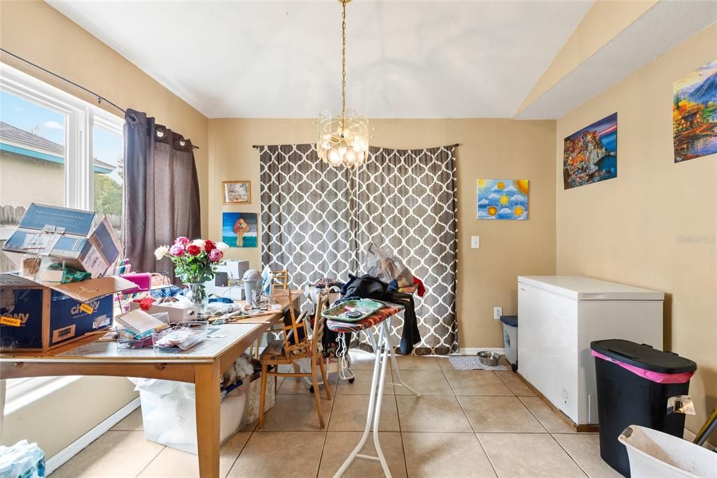 Activo con contrato: $300,000 (3 camas, 2 baños, 1532 Pies cuadrados)