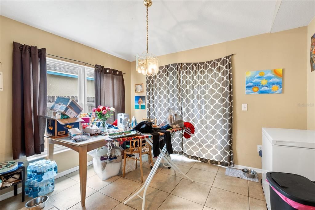 Activo con contrato: $300,000 (3 camas, 2 baños, 1532 Pies cuadrados)