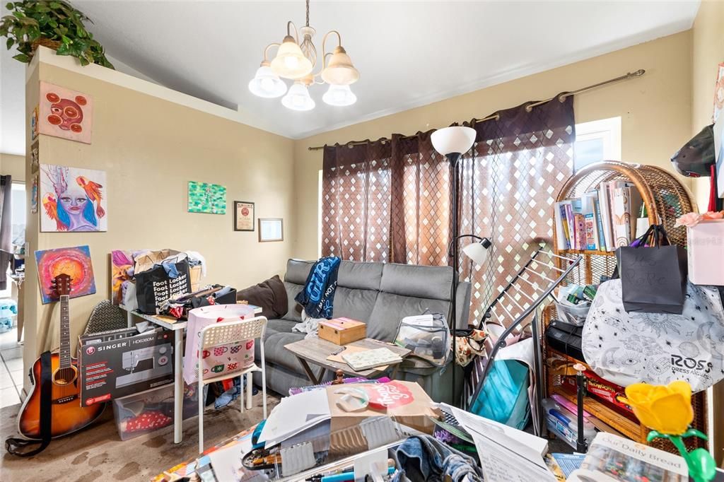 Activo con contrato: $300,000 (3 camas, 2 baños, 1532 Pies cuadrados)