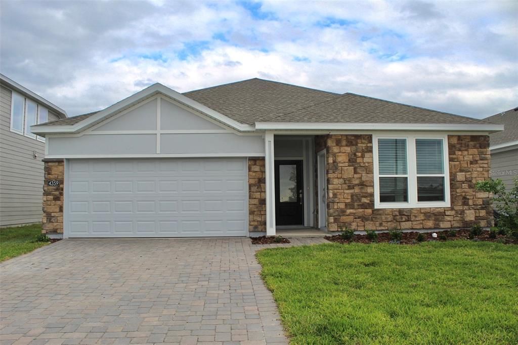 For Rent: $2,450 (3 beds, 2 baths, 2366 Square Feet)