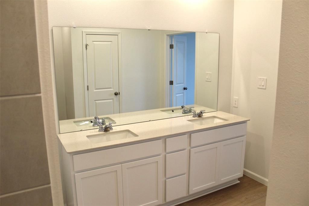 For Rent: $2,450 (3 beds, 2 baths, 2366 Square Feet)