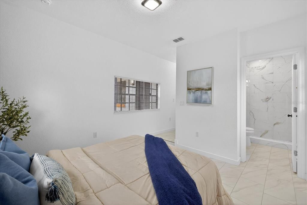 Active With Contract: $389,900 (3 beds, 2 baths, 1157 Square Feet)