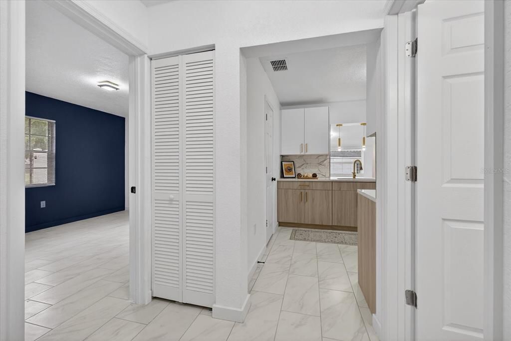 Active With Contract: $389,900 (3 beds, 2 baths, 1157 Square Feet)