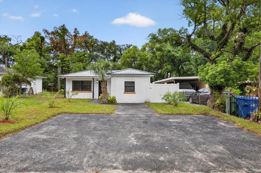 Active With Contract: $389,900 (3 beds, 2 baths, 1157 Square Feet)