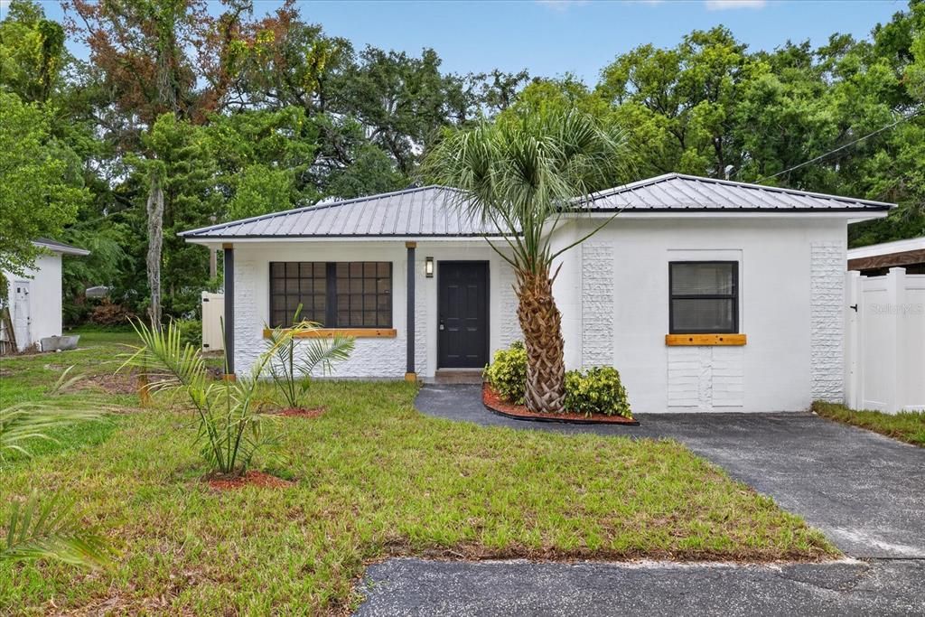 Active With Contract: $389,900 (3 beds, 2 baths, 1157 Square Feet)