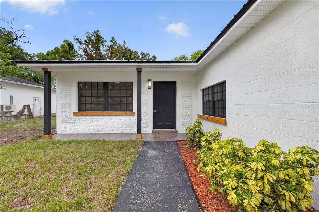 Active With Contract: $389,900 (3 beds, 2 baths, 1157 Square Feet)