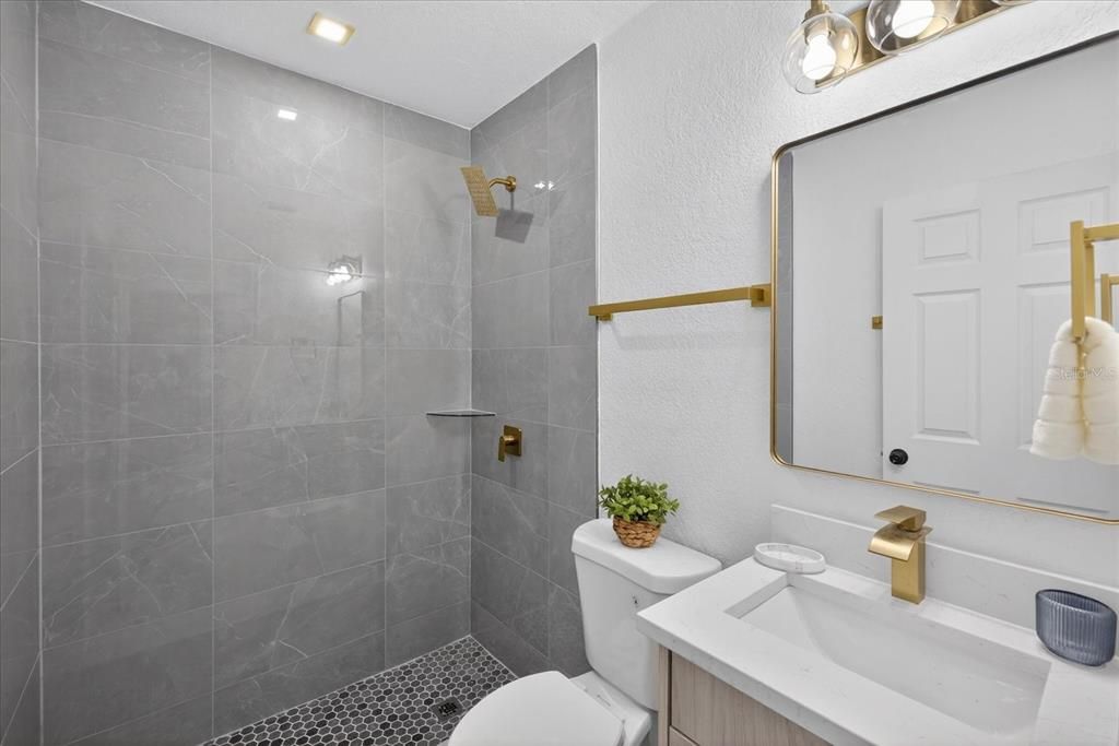 Active With Contract: $389,900 (3 beds, 2 baths, 1157 Square Feet)