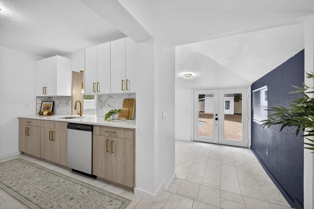 Active With Contract: $389,900 (3 beds, 2 baths, 1157 Square Feet)