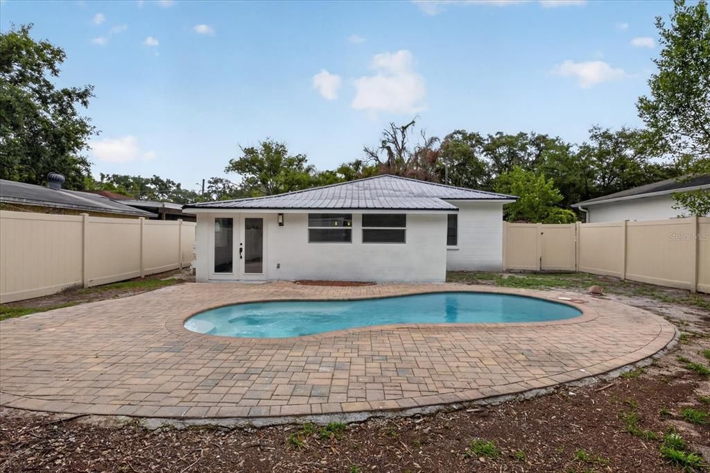 Active With Contract: $389,900 (3 beds, 2 baths, 1157 Square Feet)
