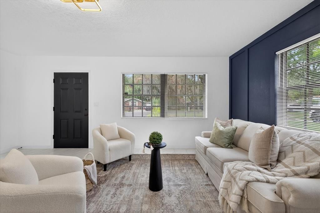 Active With Contract: $389,900 (3 beds, 2 baths, 1157 Square Feet)