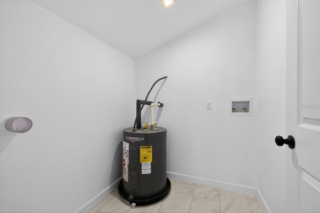 Active With Contract: $389,900 (3 beds, 2 baths, 1157 Square Feet)