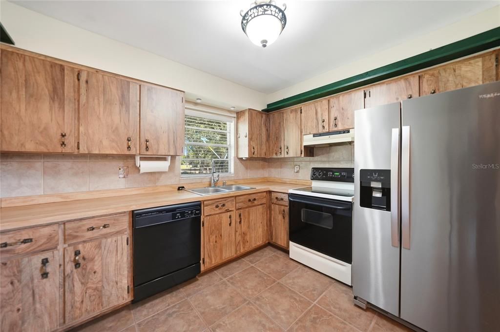 For Sale: $242,900 (2 beds, 1 baths, 1152 Square Feet)