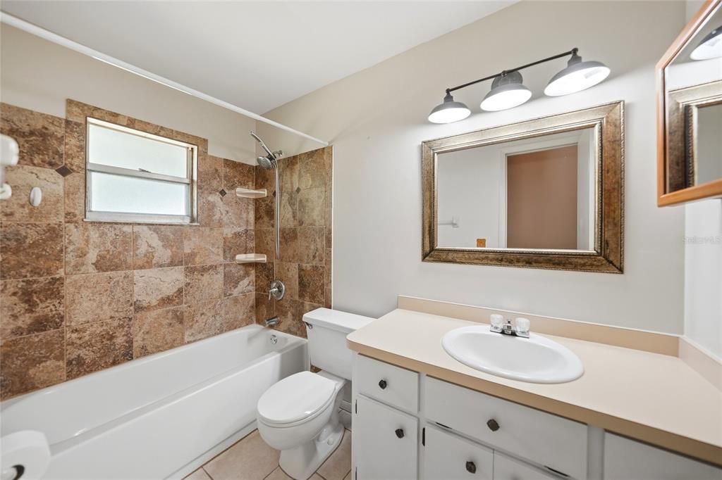 For Sale: $242,900 (2 beds, 1 baths, 1152 Square Feet)