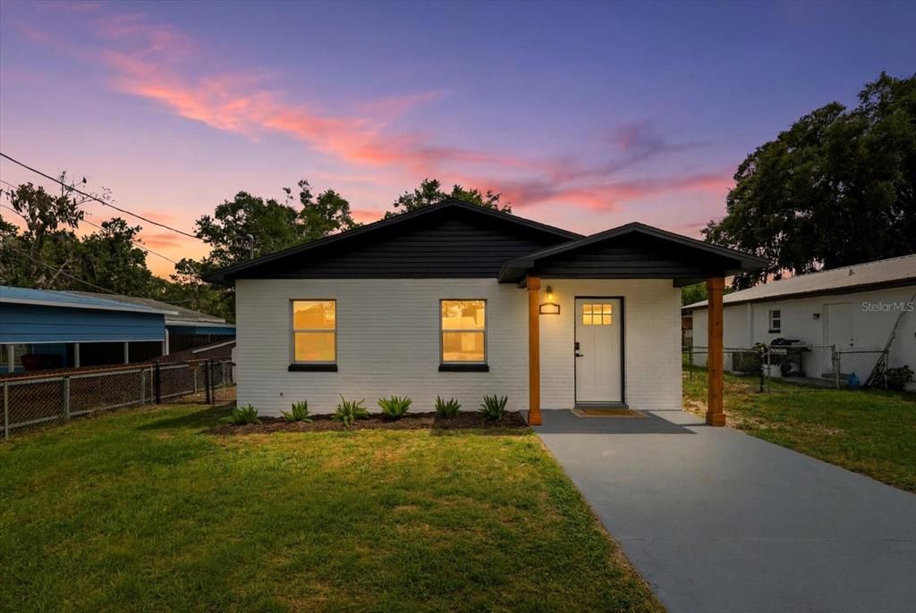 For Sale: $297,000 (3 beds, 1 baths, 1008 Square Feet)