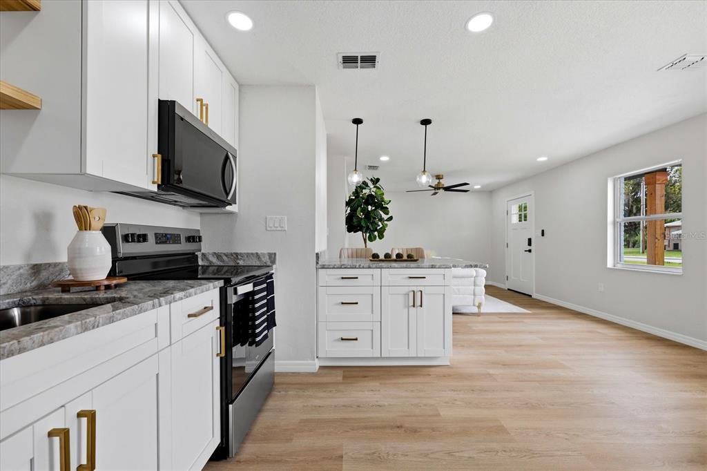 For Sale: $297,000 (3 beds, 1 baths, 1008 Square Feet)