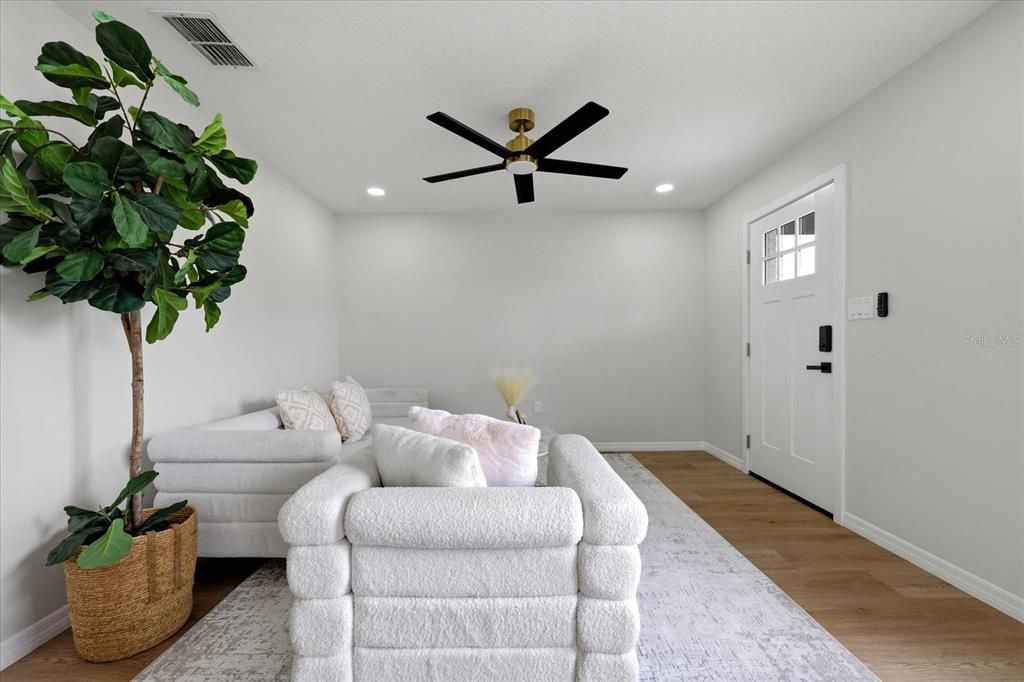 For Sale: $297,000 (3 beds, 1 baths, 1008 Square Feet)