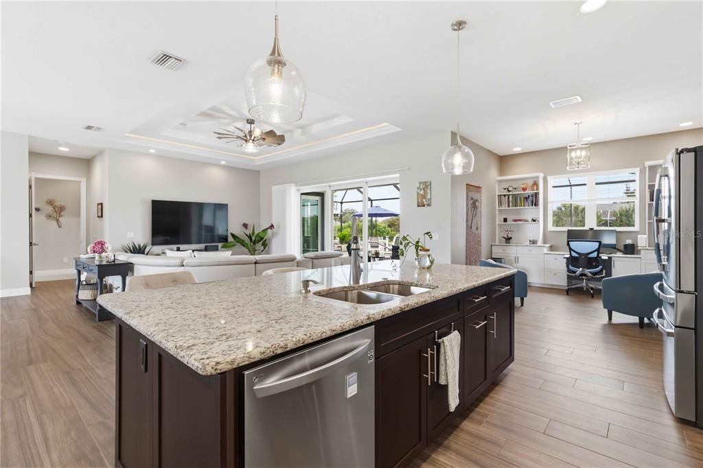 En Venta: $617,000 (3 camas, 2 baños, 2425 Pies cuadrados)